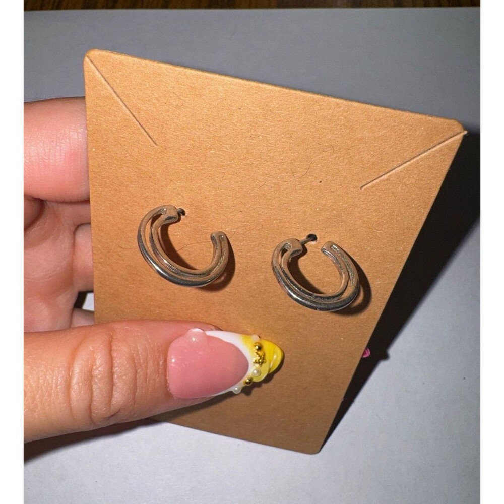 Silver Tone Round Huggie Hoop Earrings Hinged Closure Metal No Stone Lobe